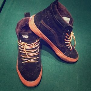 Vans mid top size 9